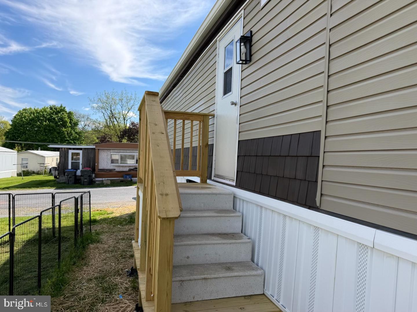 300 RIDGE ROAD 11