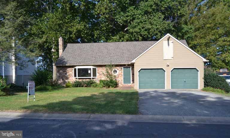 Bring Your Decorating Ideas & Start Earning Sweat Equity Quickly. 3 Bedrooms, 2 Full Baths, Large Kitchen, Dining Room, Family Room With Brick Hearth & Bar Area, & Much More. Sold As-Is. Seller will do no repairs. FINANCED OFFERS REQUIRE PRE-APPROVAL. CASH OFFERS REQUIRE PROOF OF FUNDS. EMD must be cashiers check. See Associated Document For Other Requirements For Offer. Equal Housing Opportunity.