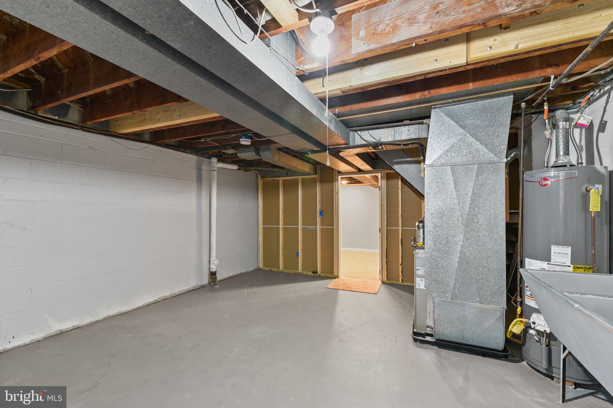 BEVERLY HILLS - Residential Lease