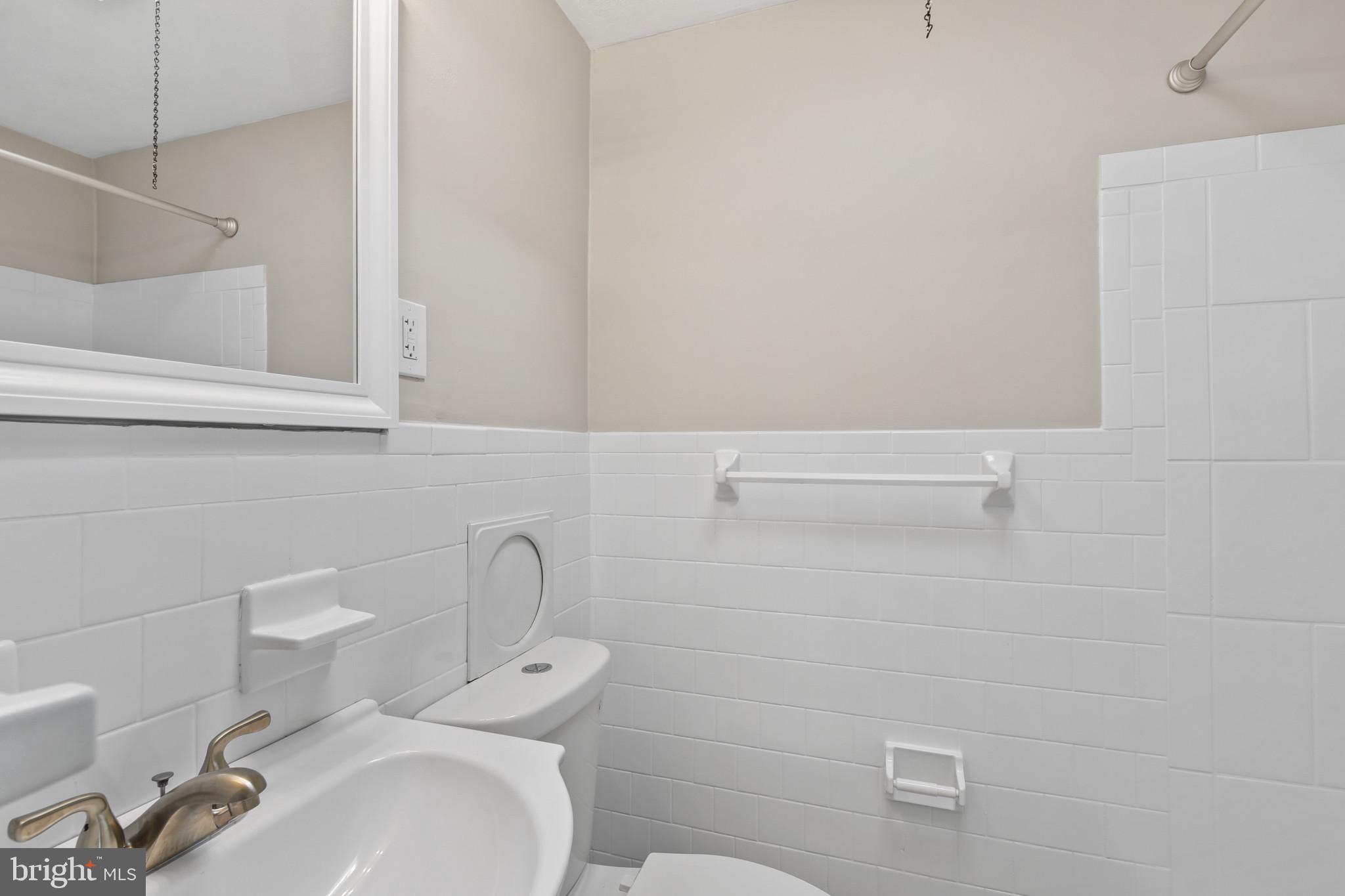 BEVERLY HILLS - Residential Lease