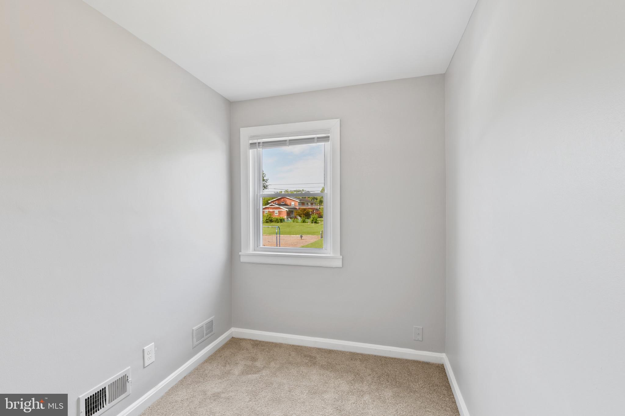 BEVERLY HILLS - Residential Lease