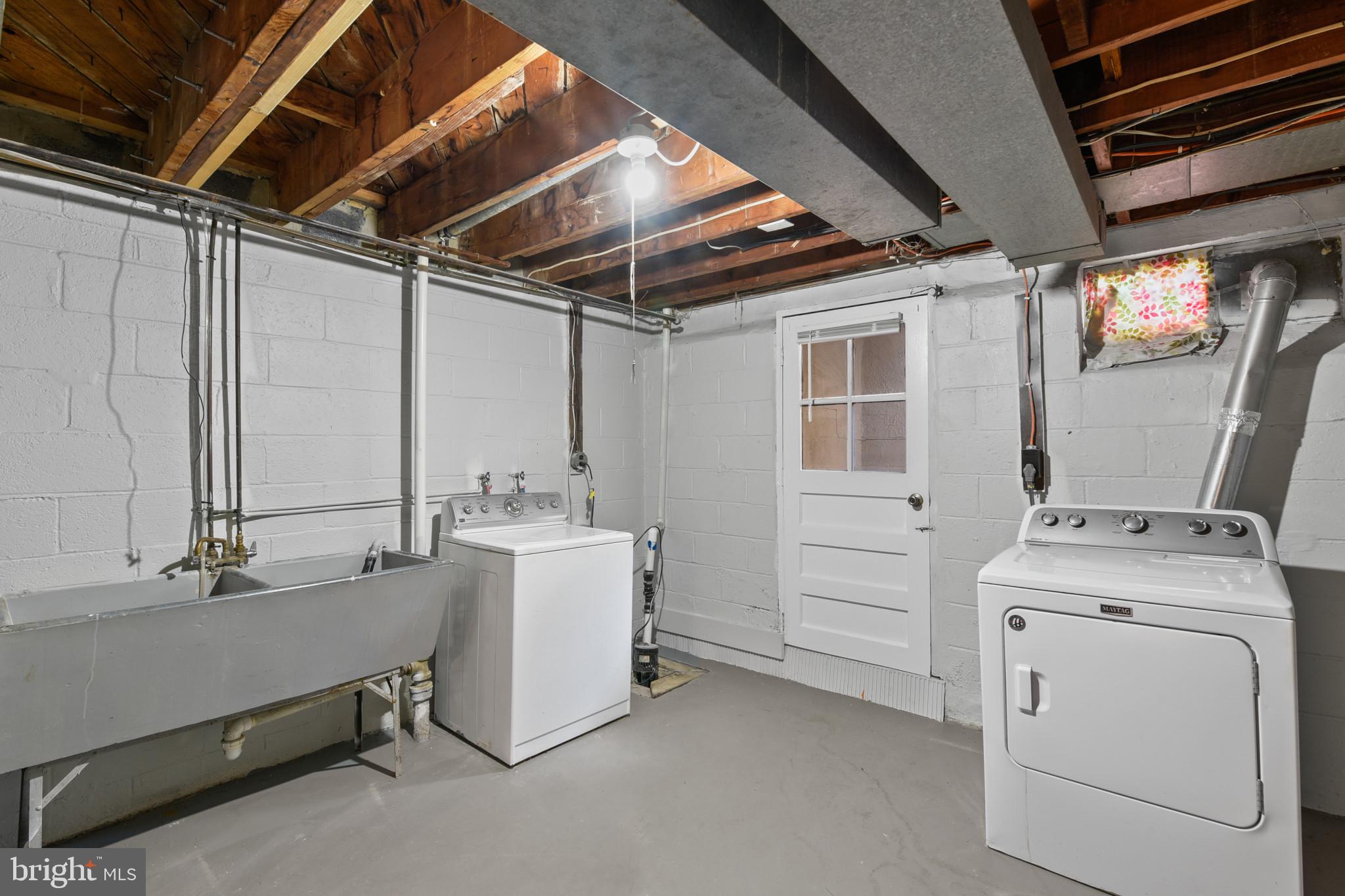 BEVERLY HILLS - Residential Lease