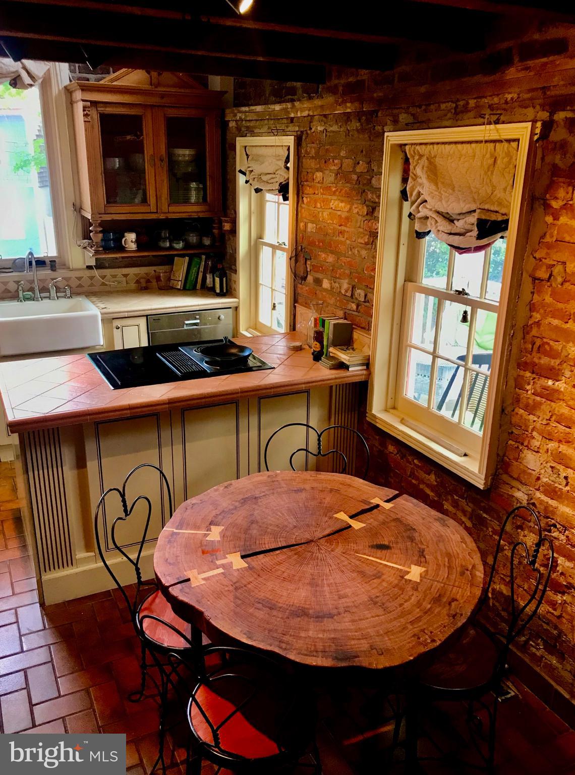 HISTORIC DISTRICT - Residential Lease