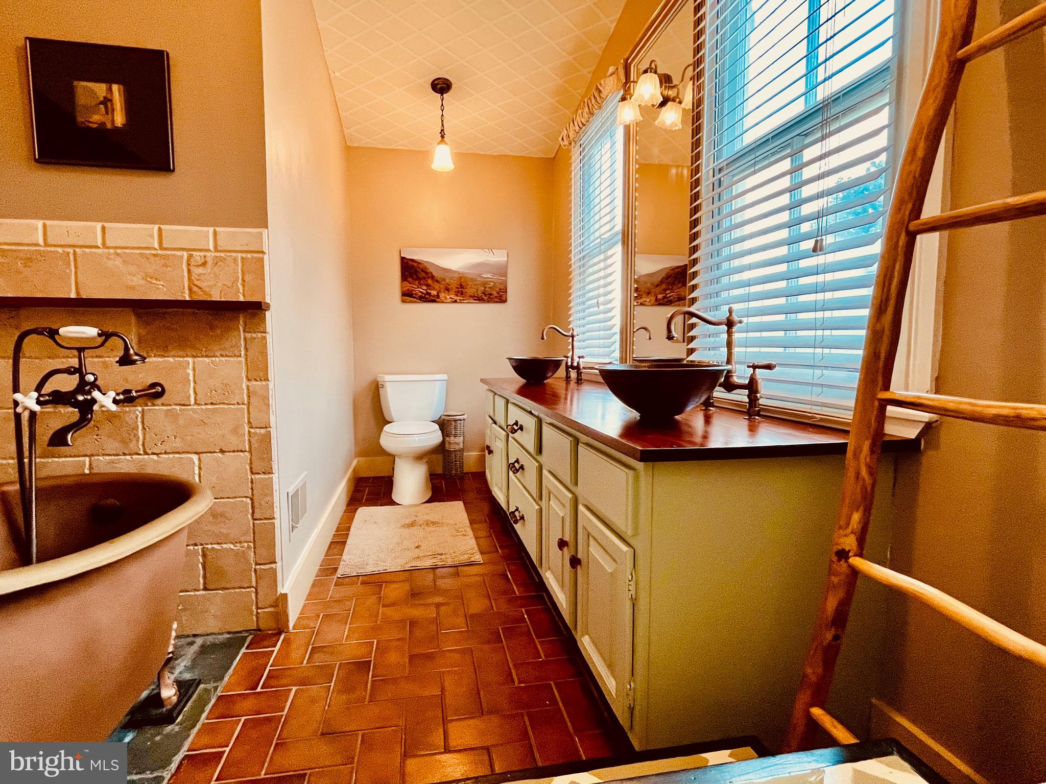 HISTORIC DISTRICT - Residential Lease