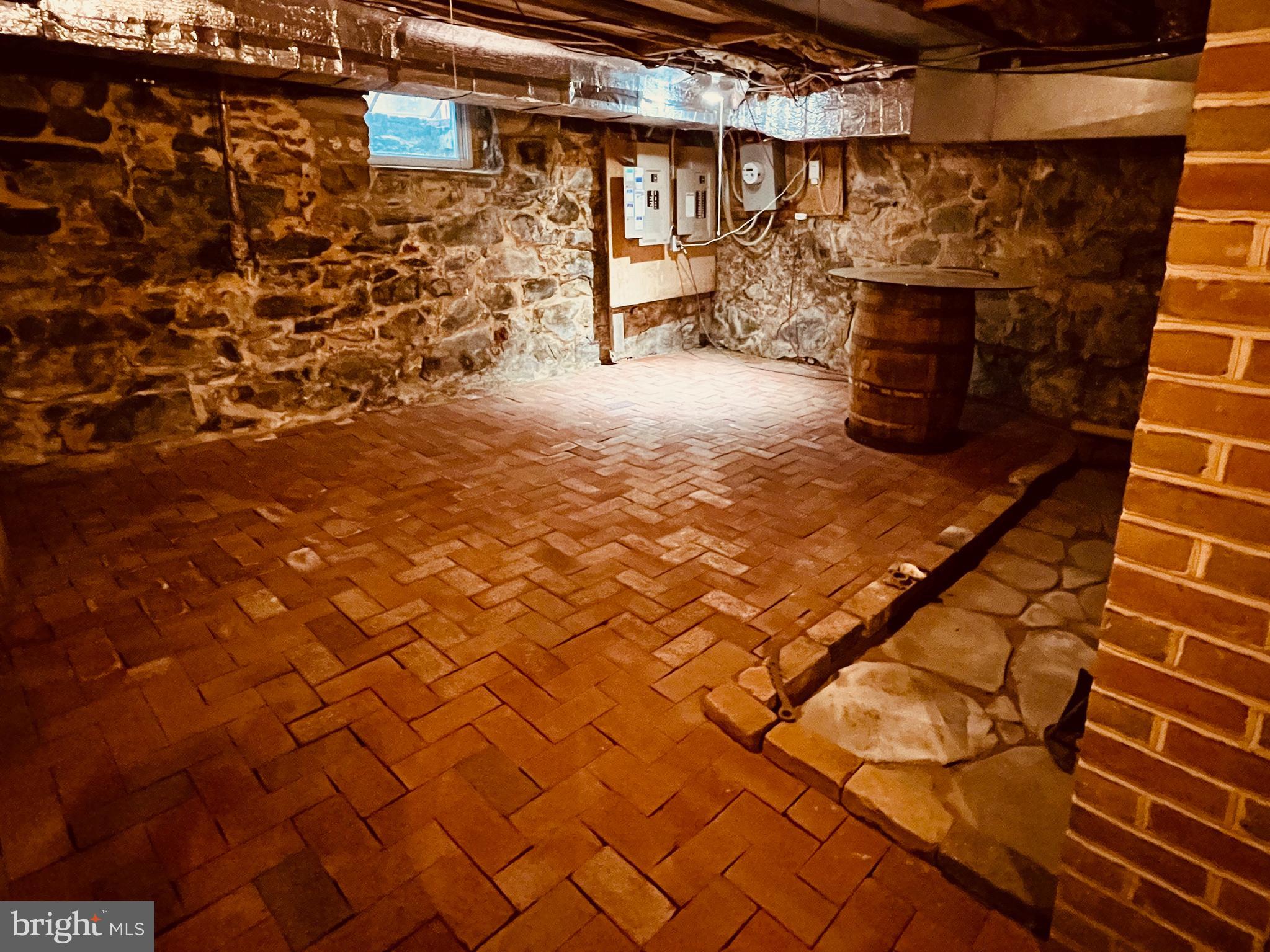 HISTORIC DISTRICT - Residential Lease