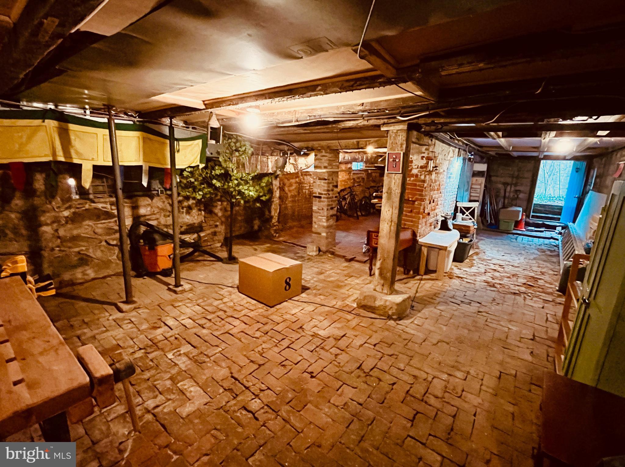 HISTORIC DISTRICT - Residential Lease