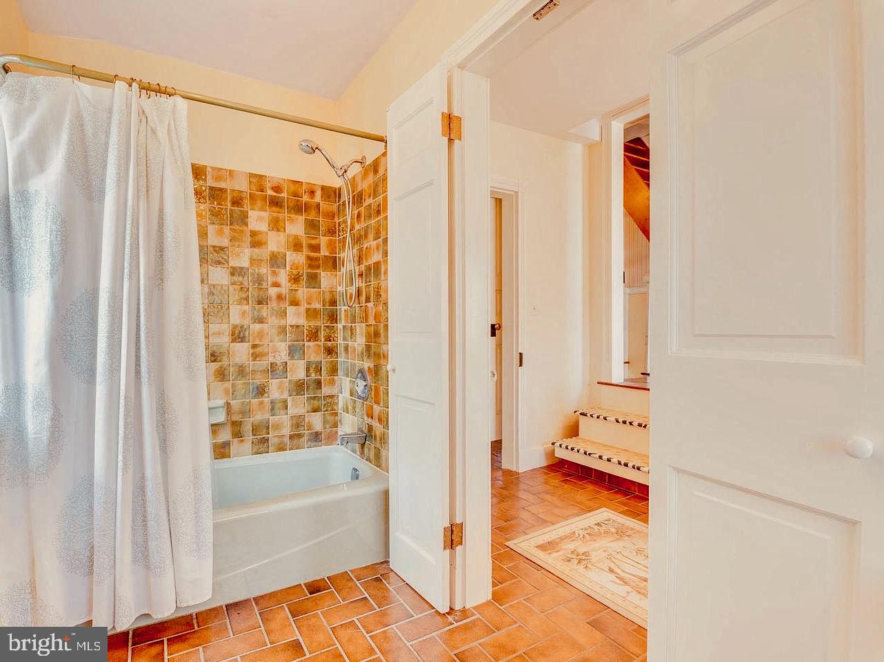 HISTORIC DISTRICT - Residential Lease