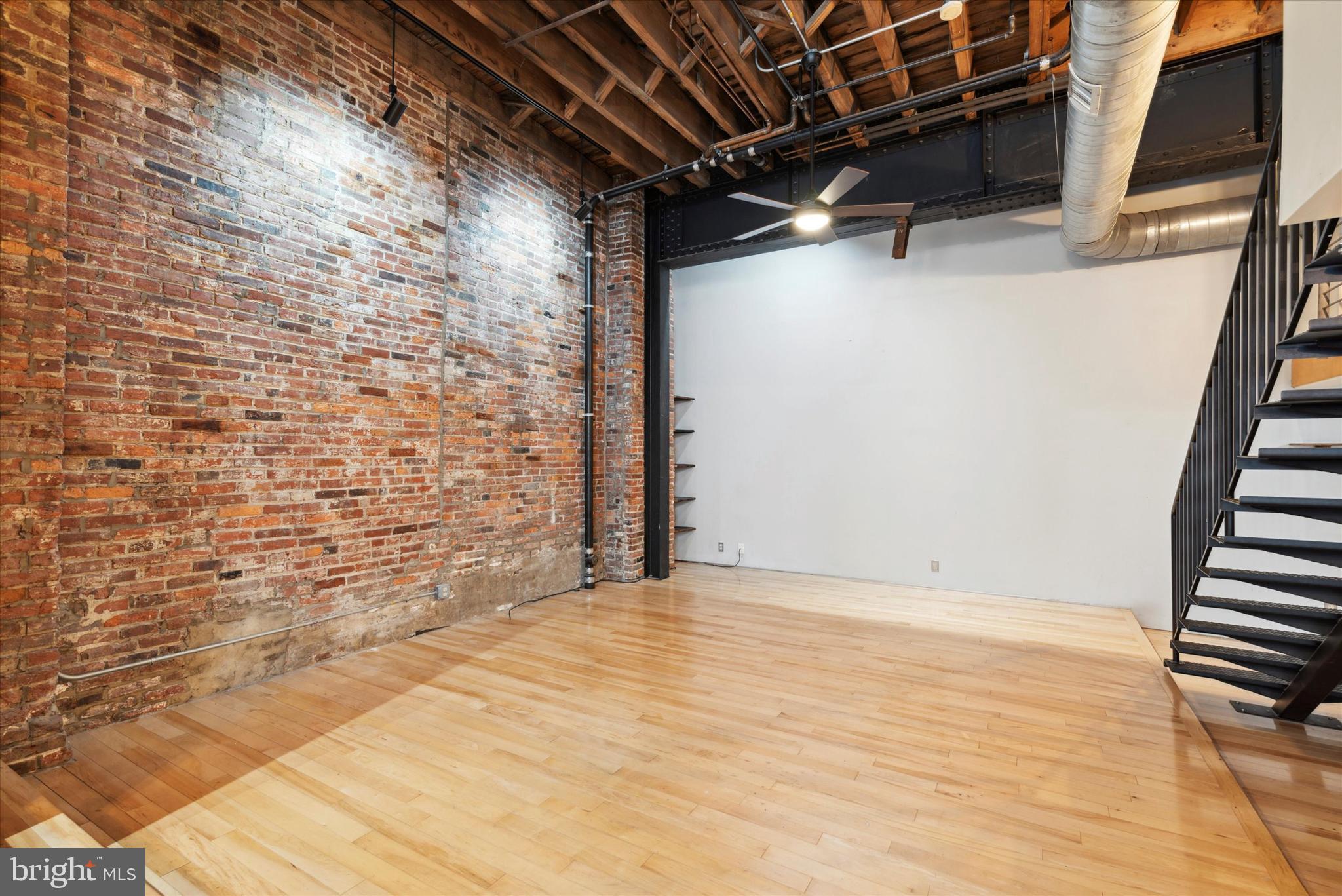 LOFT DISTRICT - Residential Lease