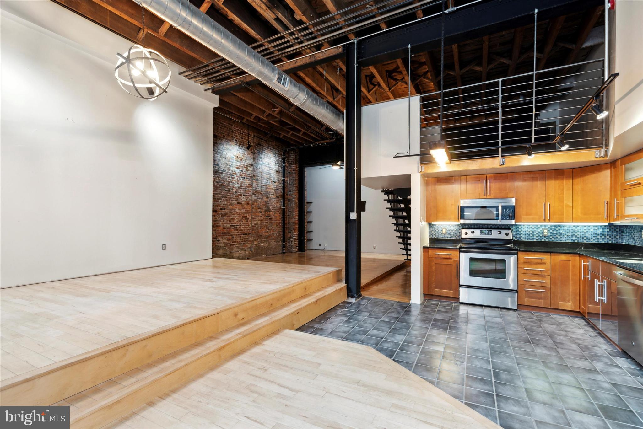 LOFT DISTRICT - Residential Lease