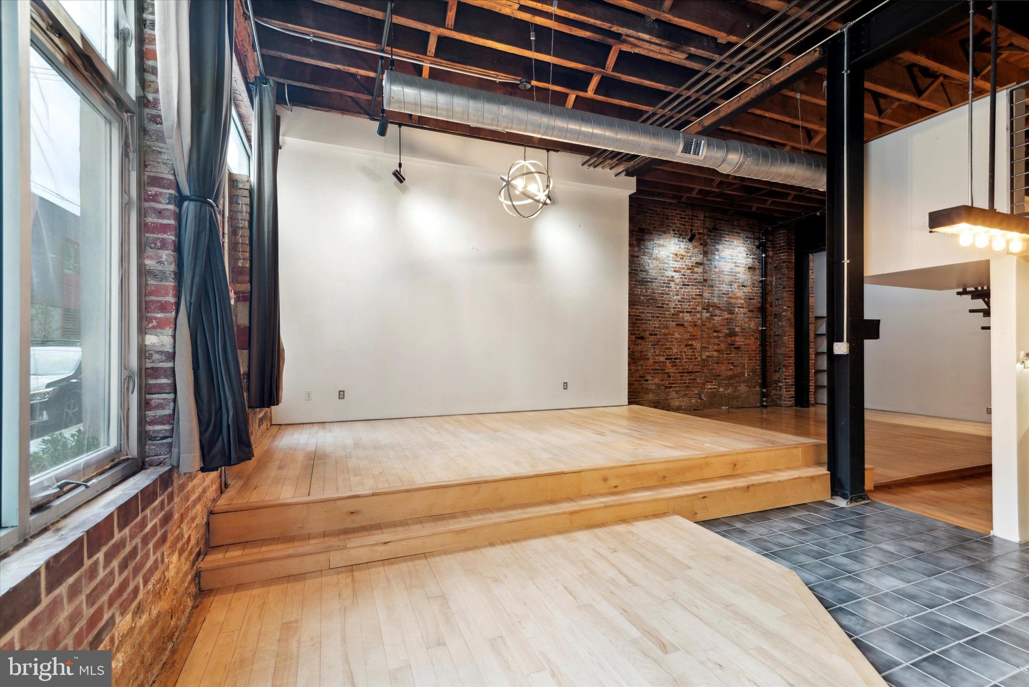 LOFT DISTRICT - Residential Lease