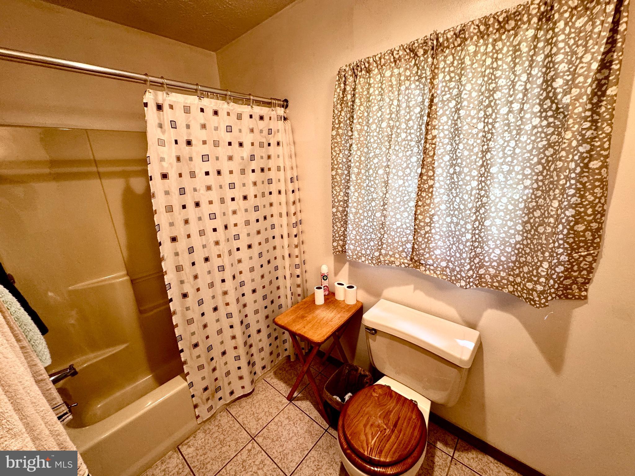 HOLIDAY POCONO - Residential