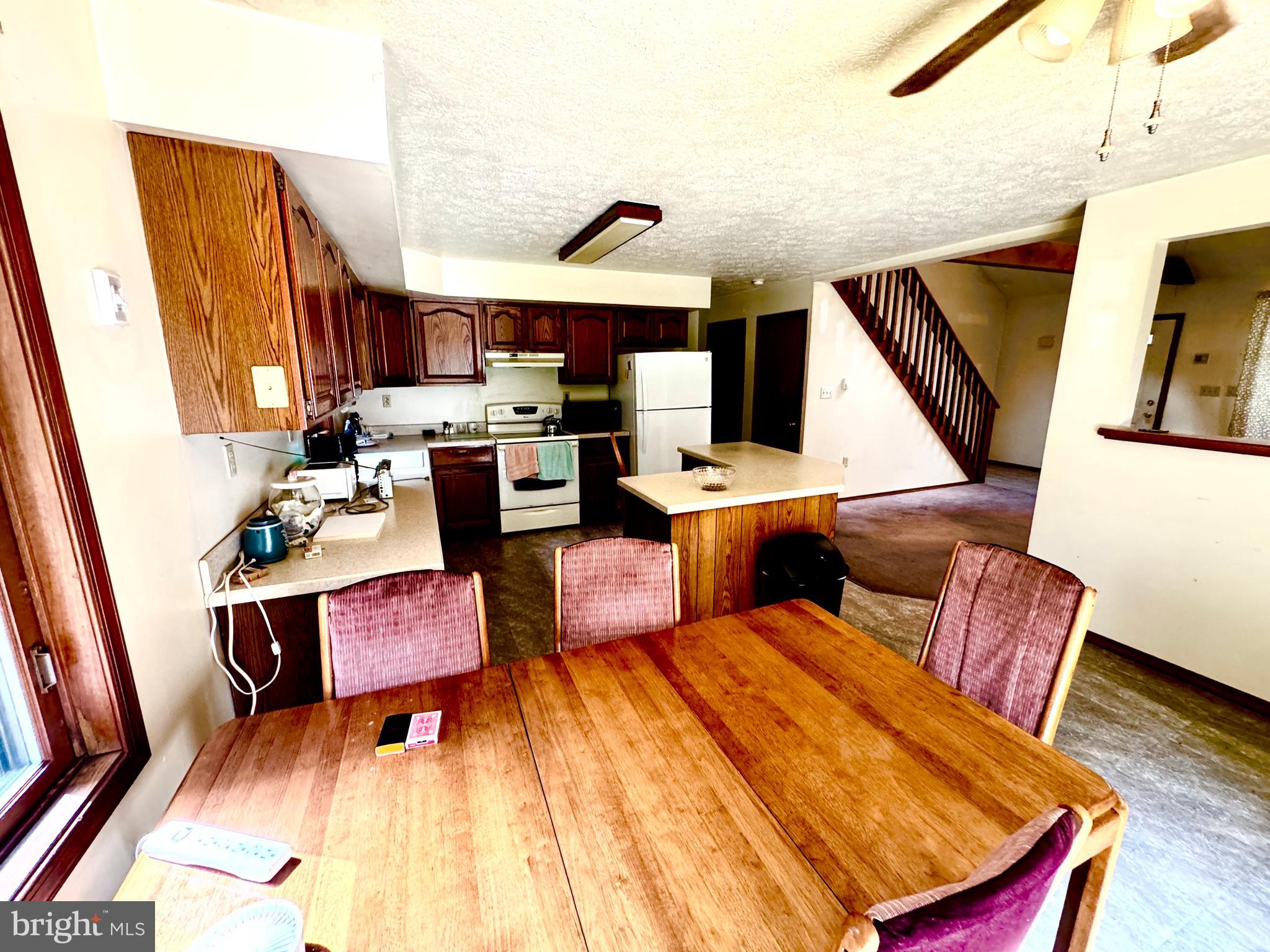 HOLIDAY POCONO - Residential