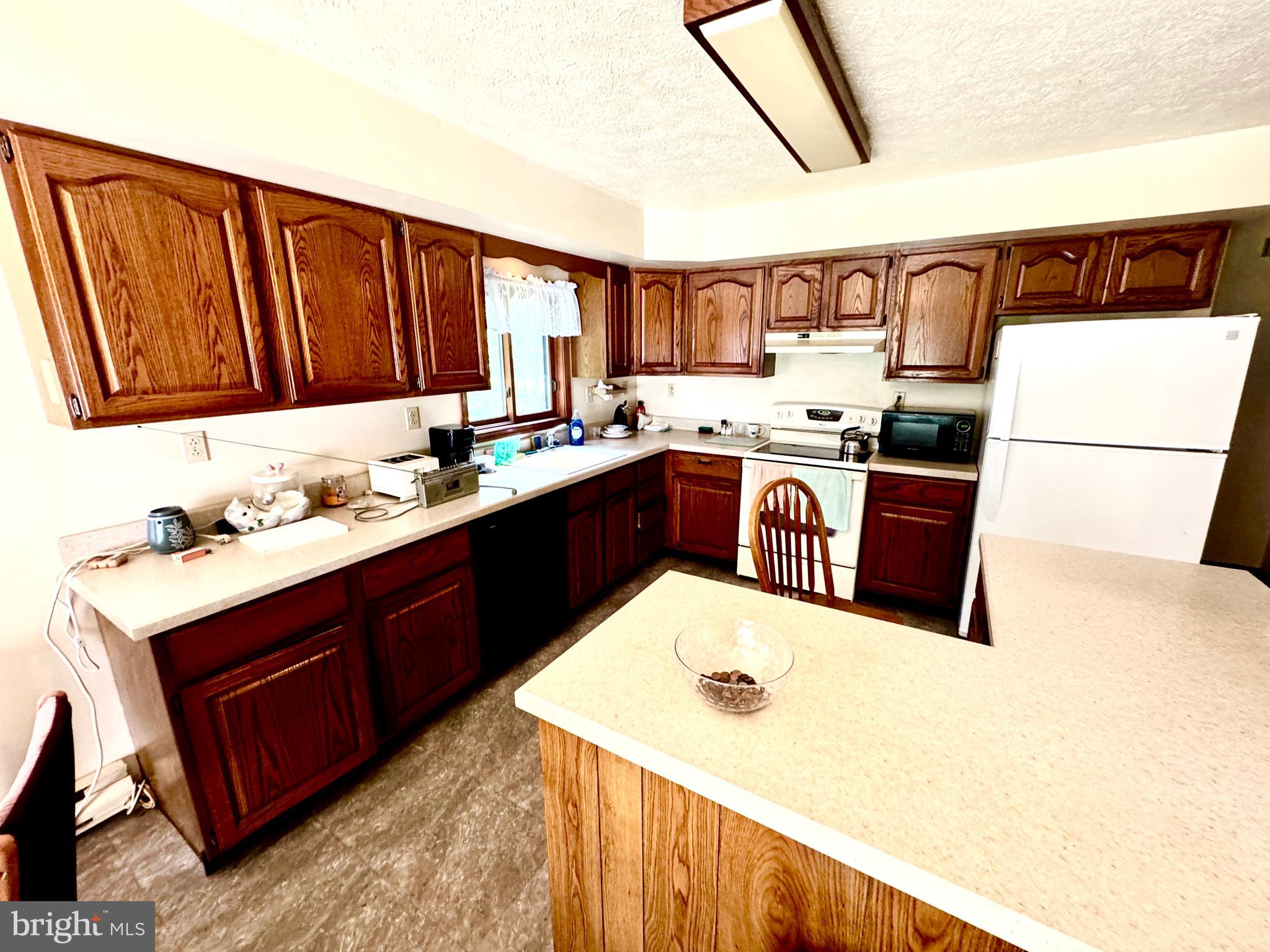 HOLIDAY POCONO - Residential