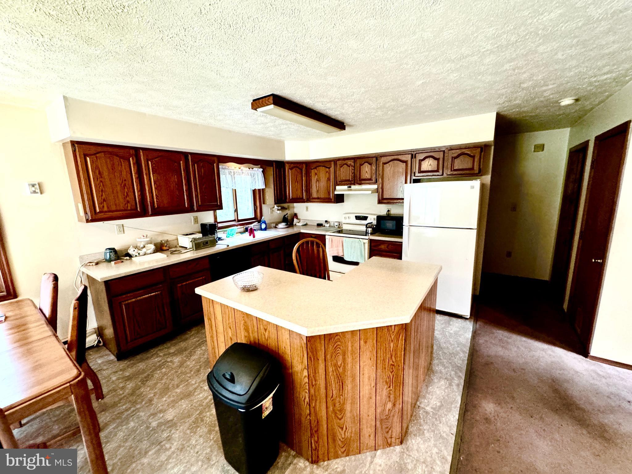 HOLIDAY POCONO - Residential