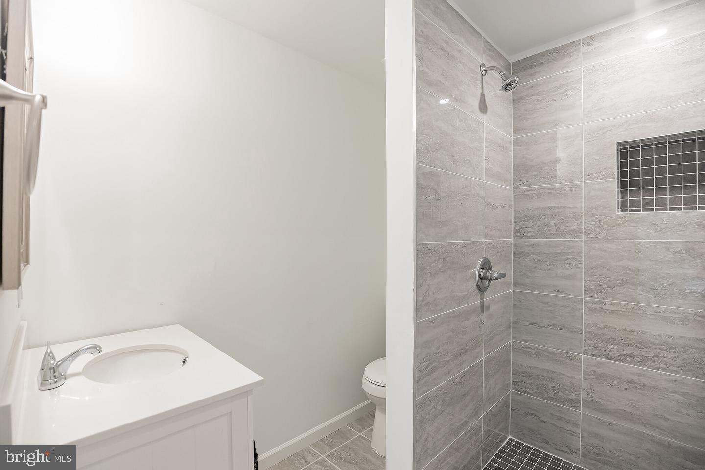 PHILADELPHIA (NORTHWEST) - Residential Lease