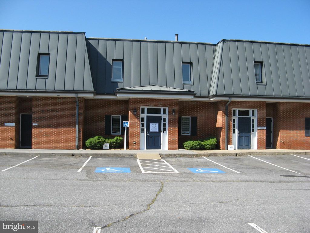 Photo of 1104 Amherst Street #100, WINCHESTER, VA 22601 (MLS # VAWI2008684)