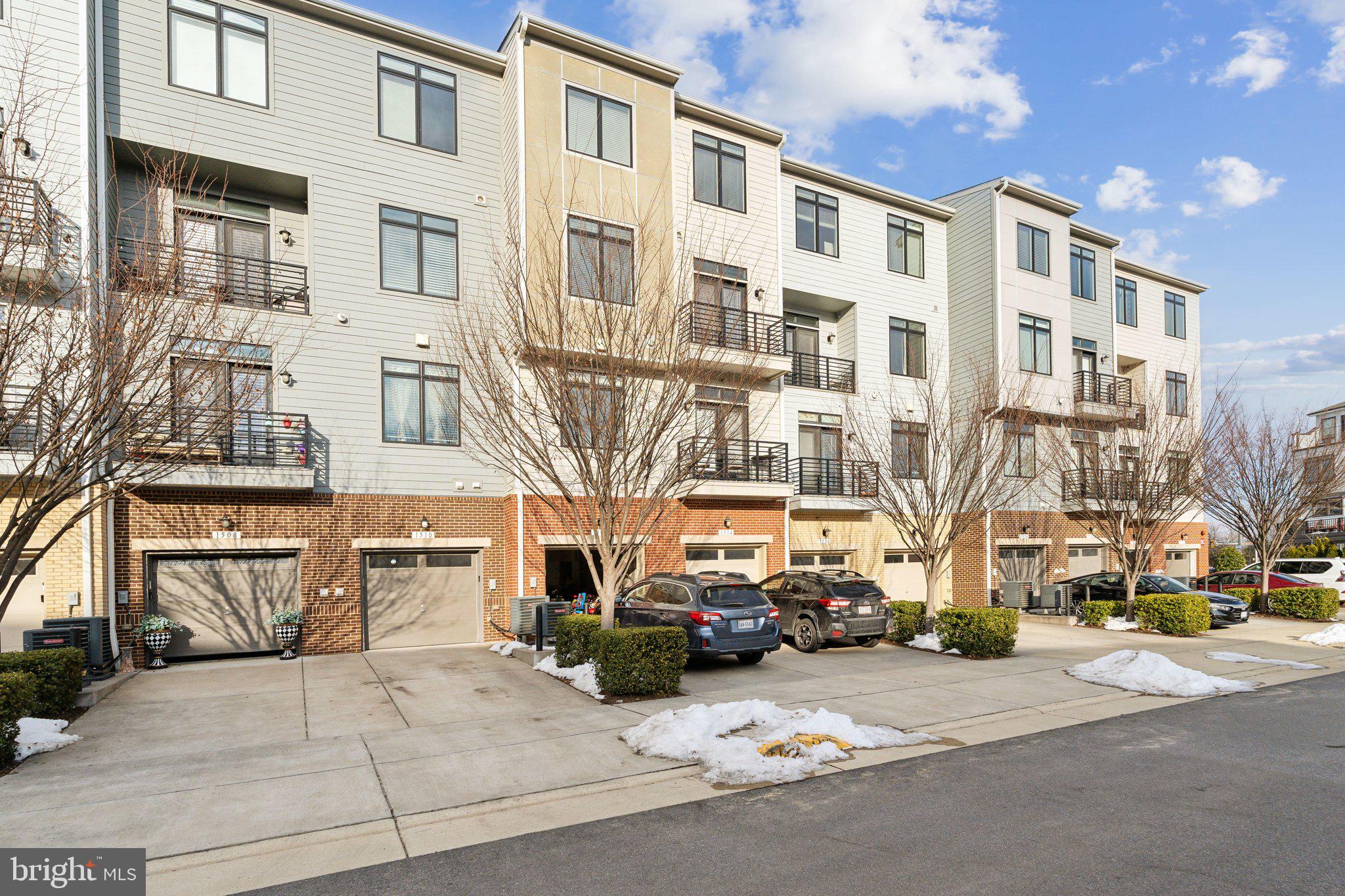 LOFTS AT VILLAGE WALK - Residential Lease