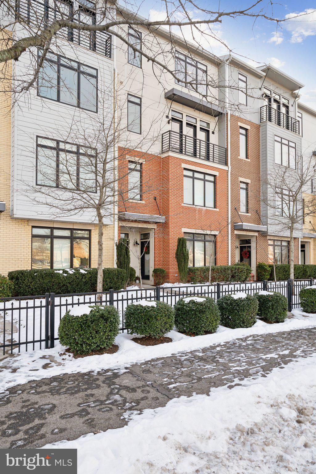 LOFTS AT VILLAGE WALK - Residential Lease