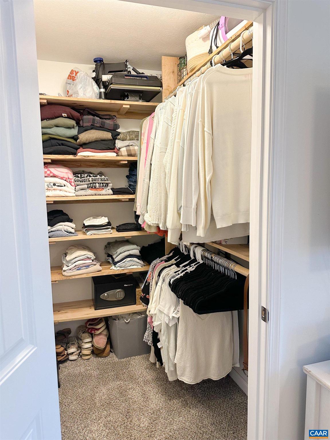 GROTTOES - Residential