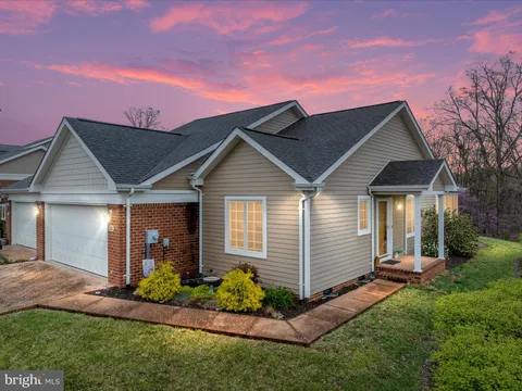 200 Stony Pointe Way, Strasburg, VA MLS: VASH2011052