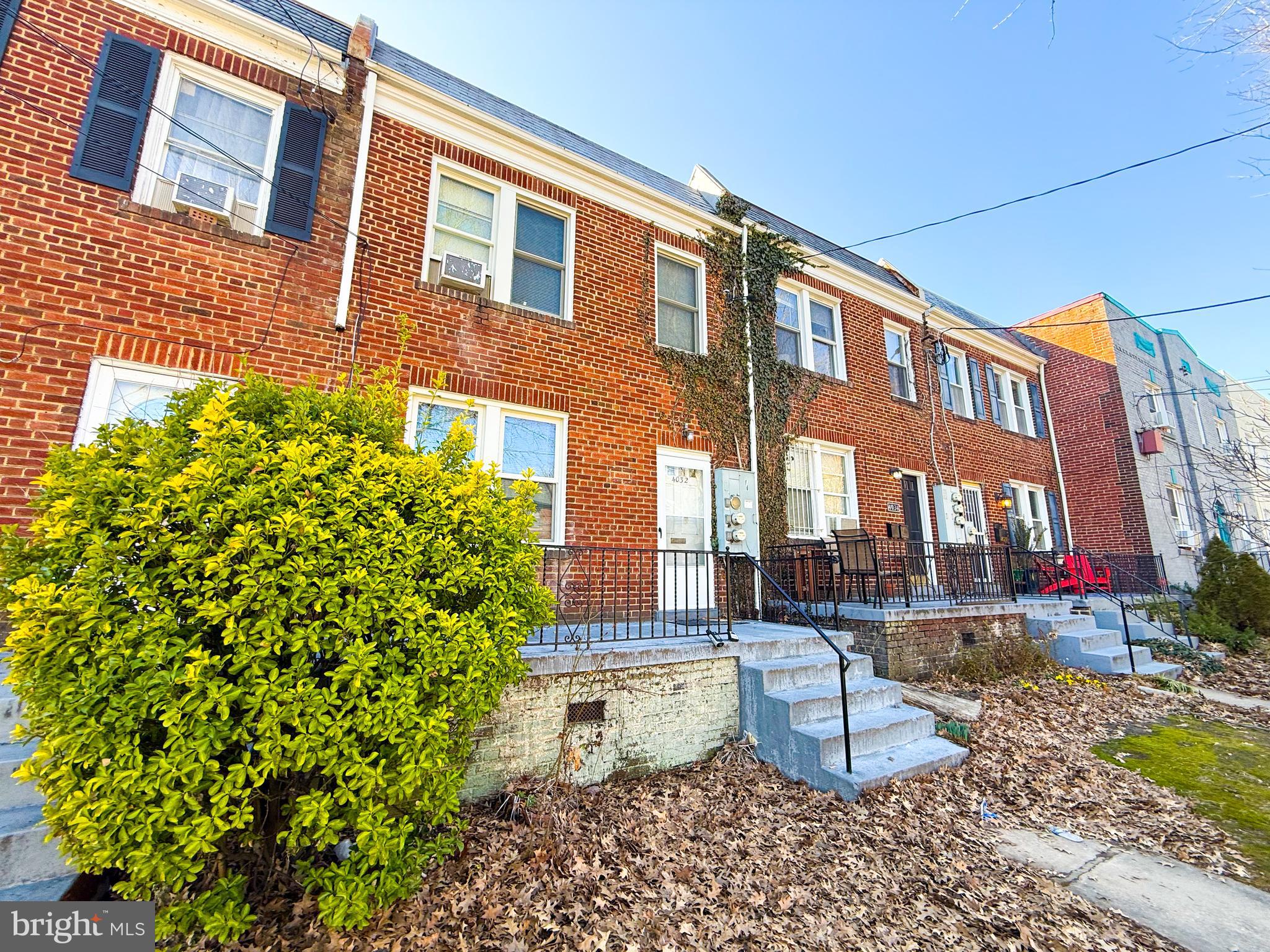 4032 7TH STREET NE