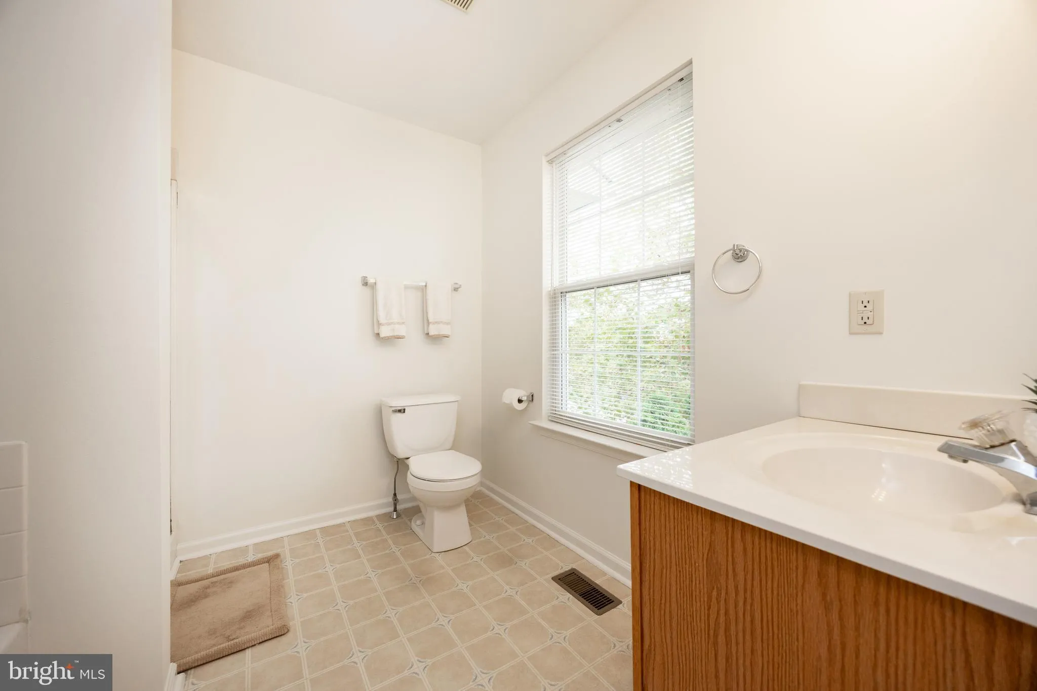 Collegeville, Pennsylvania 19426, United States, 3 Bedrooms Bedrooms, ,3 BathroomsBathrooms,Residential,Active,210662