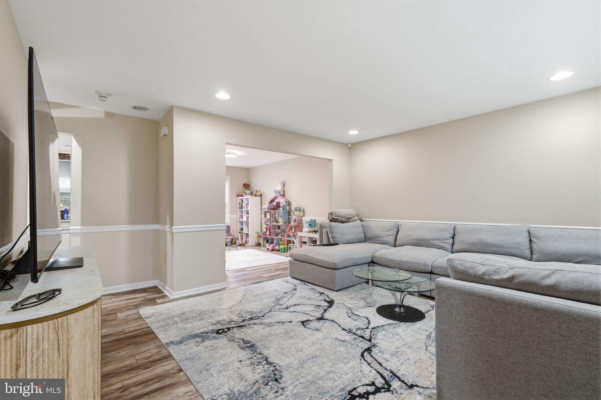 5 LOCUST LANE