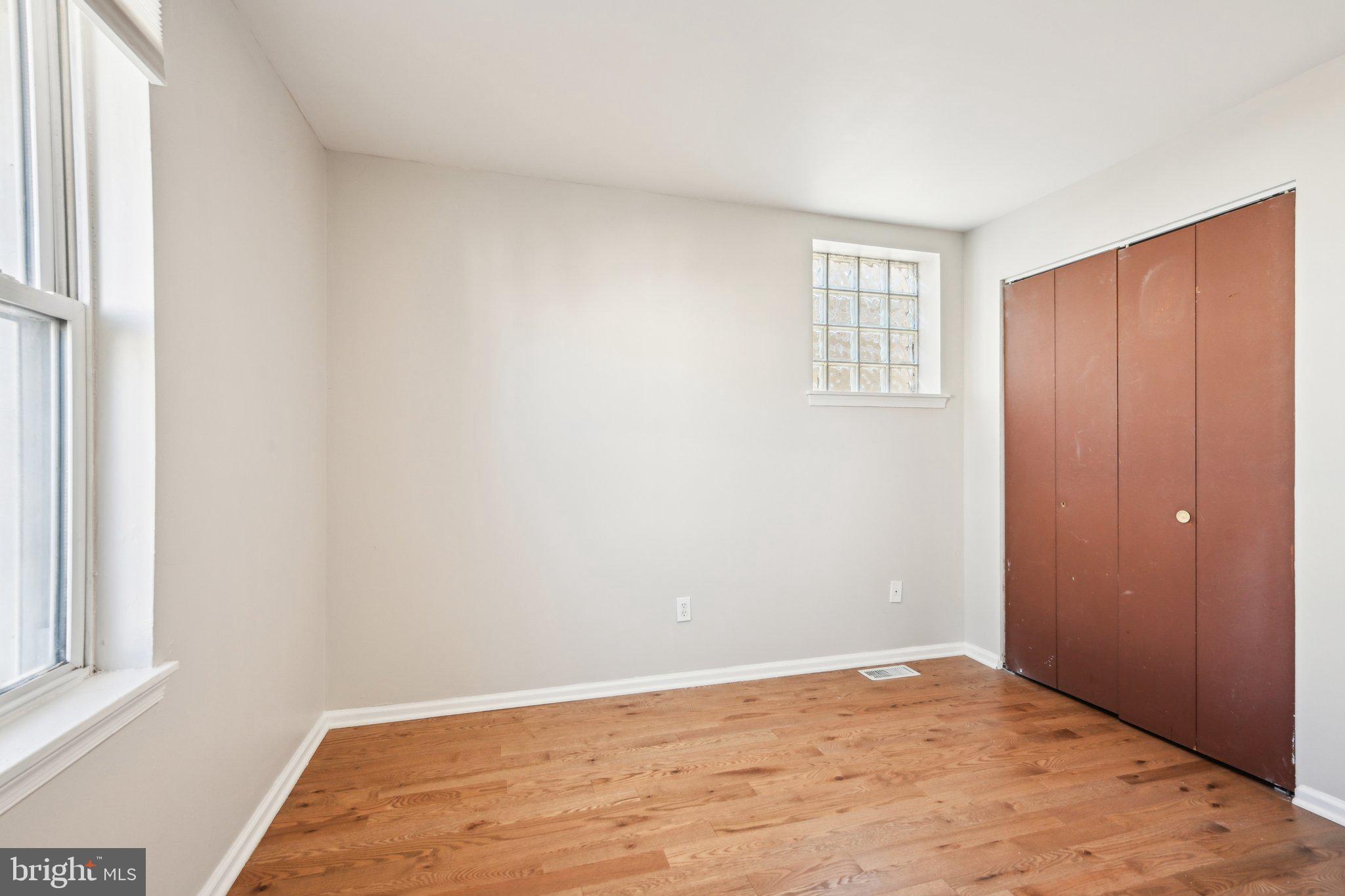 UNIVERSITY CITY - Residential Lease