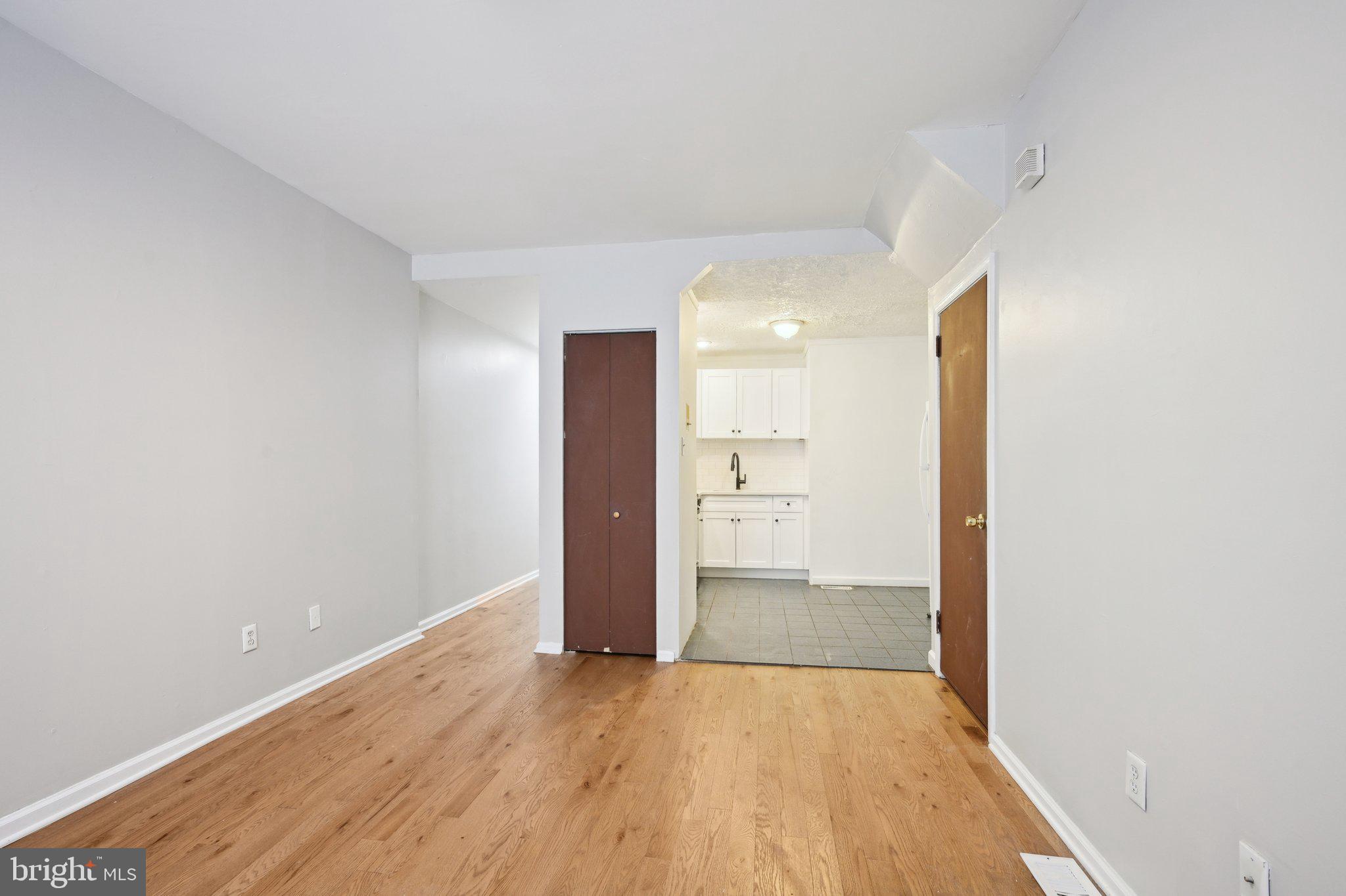 UNIVERSITY CITY - Residential Lease