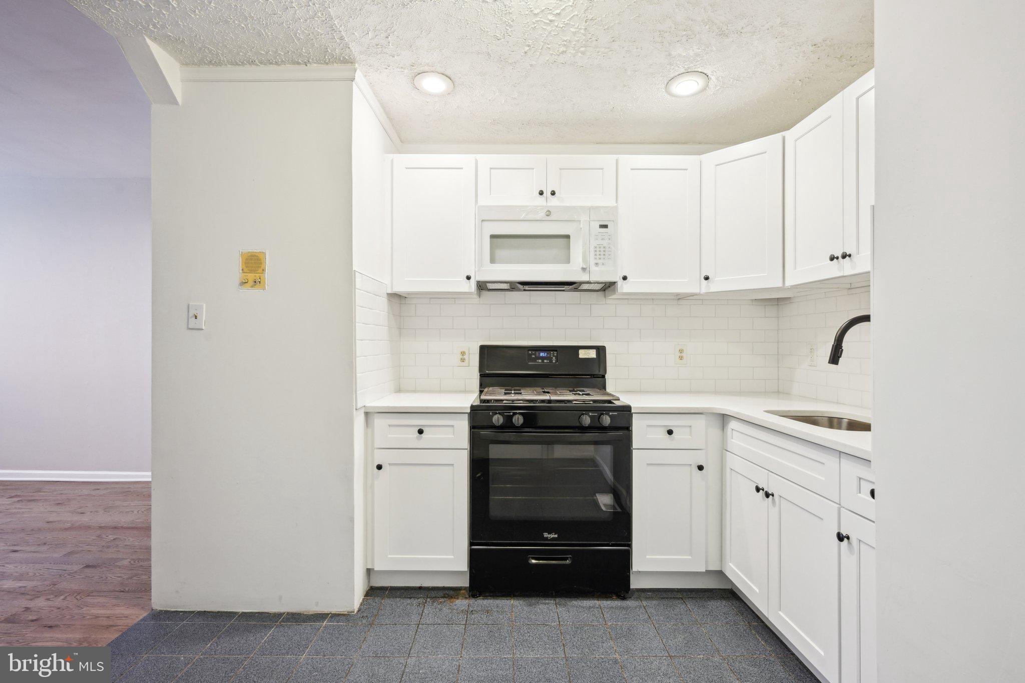 UNIVERSITY CITY - Residential Lease