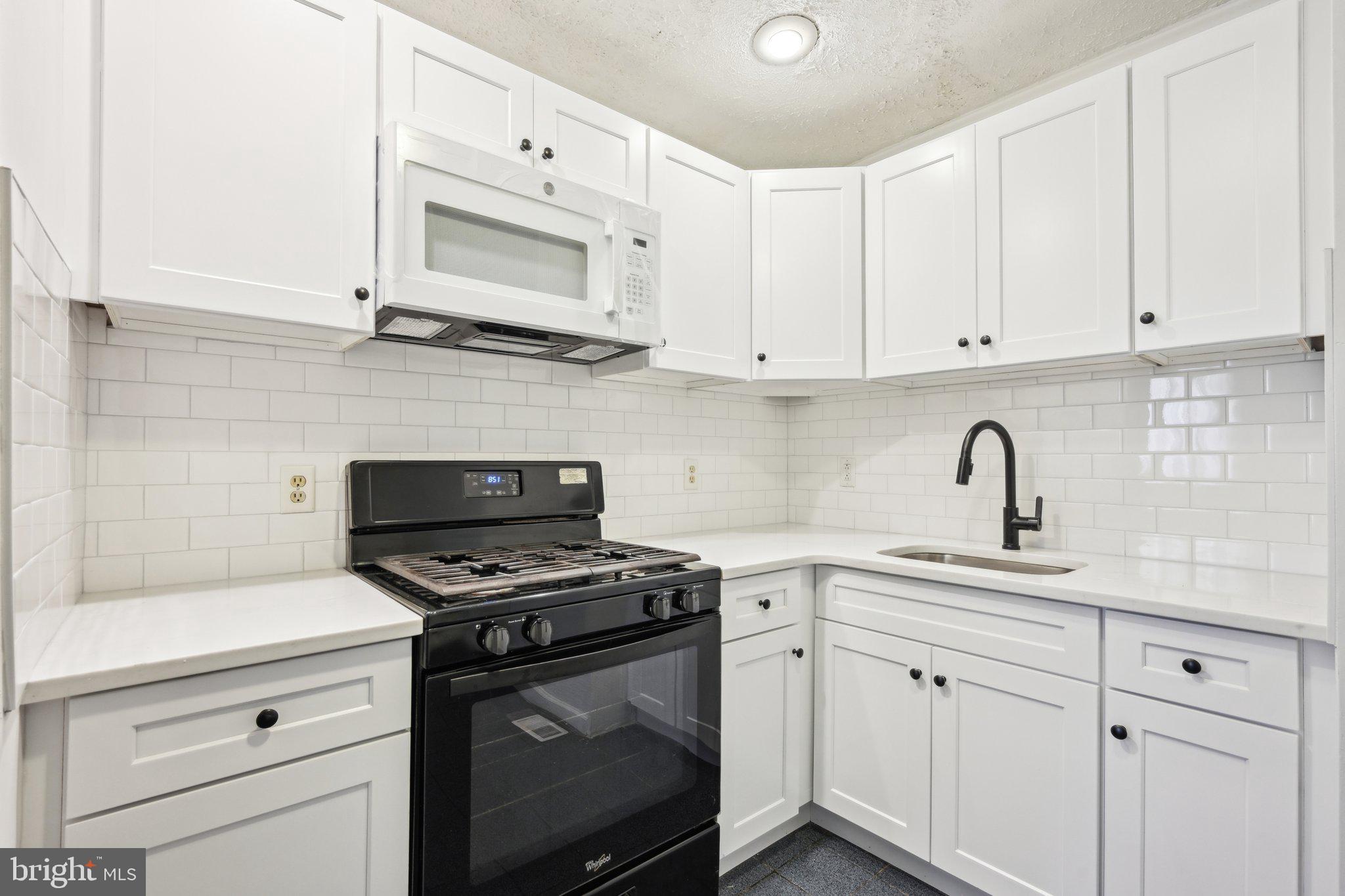 UNIVERSITY CITY - Residential Lease