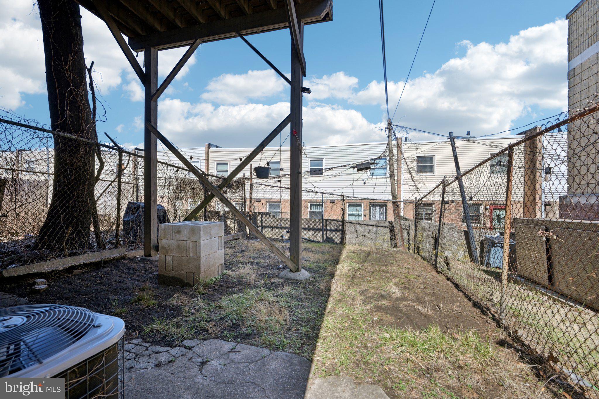 UNIVERSITY CITY - Residential Lease