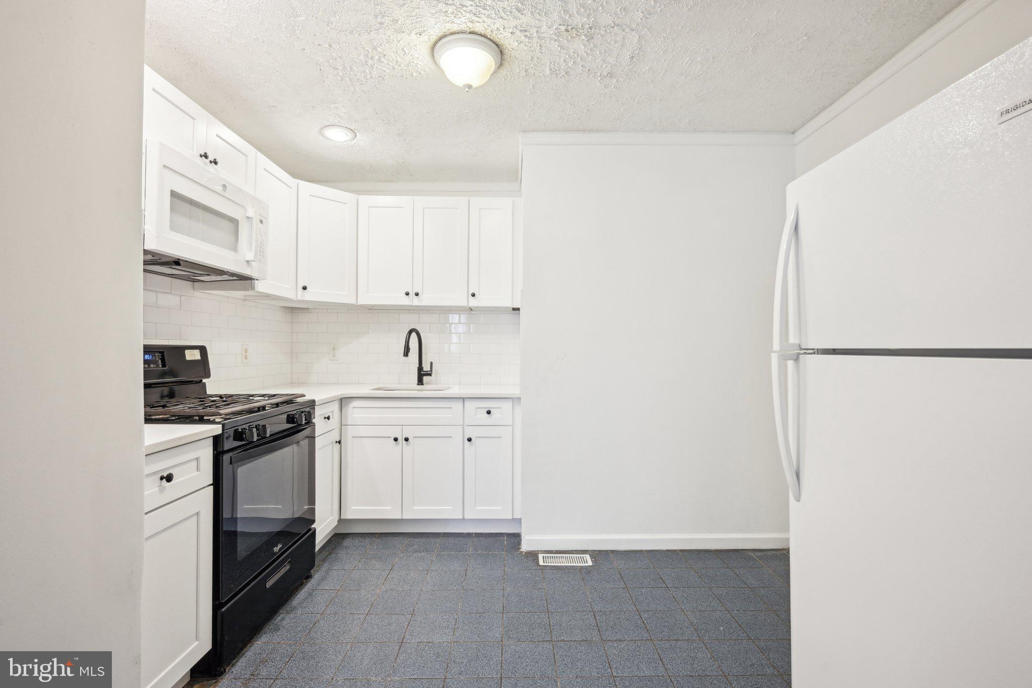 UNIVERSITY CITY - Residential Lease