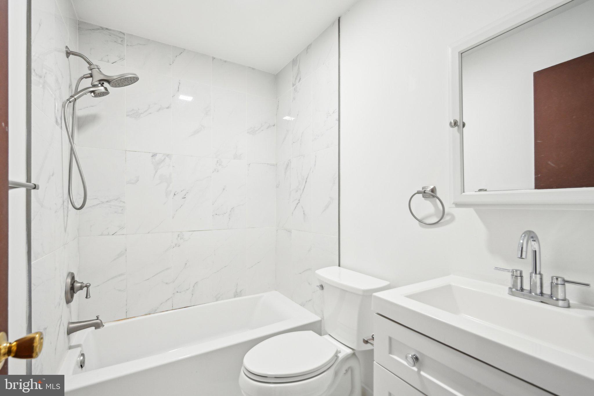 UNIVERSITY CITY - Residential Lease