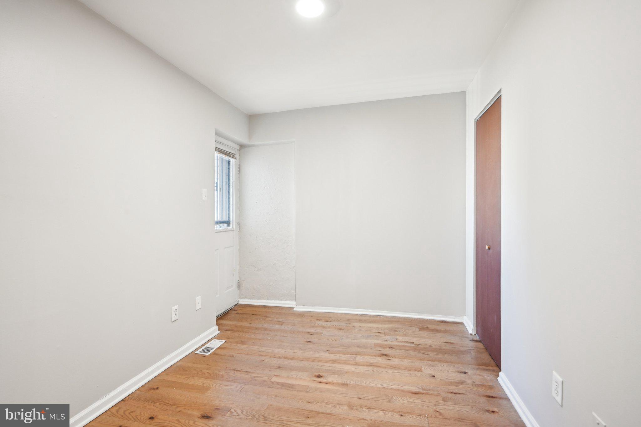 UNIVERSITY CITY - Residential Lease