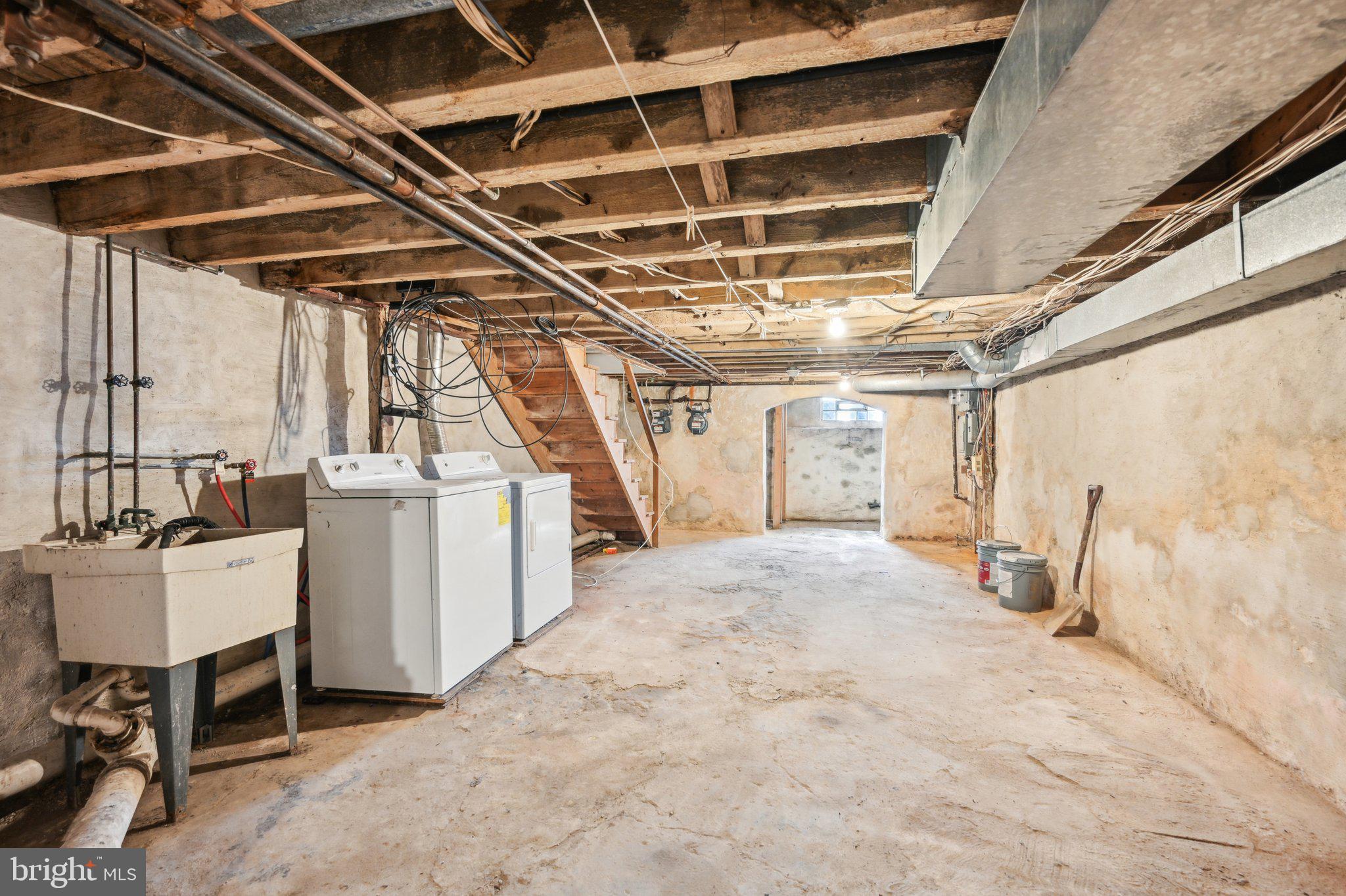 UNIVERSITY CITY - Residential Lease