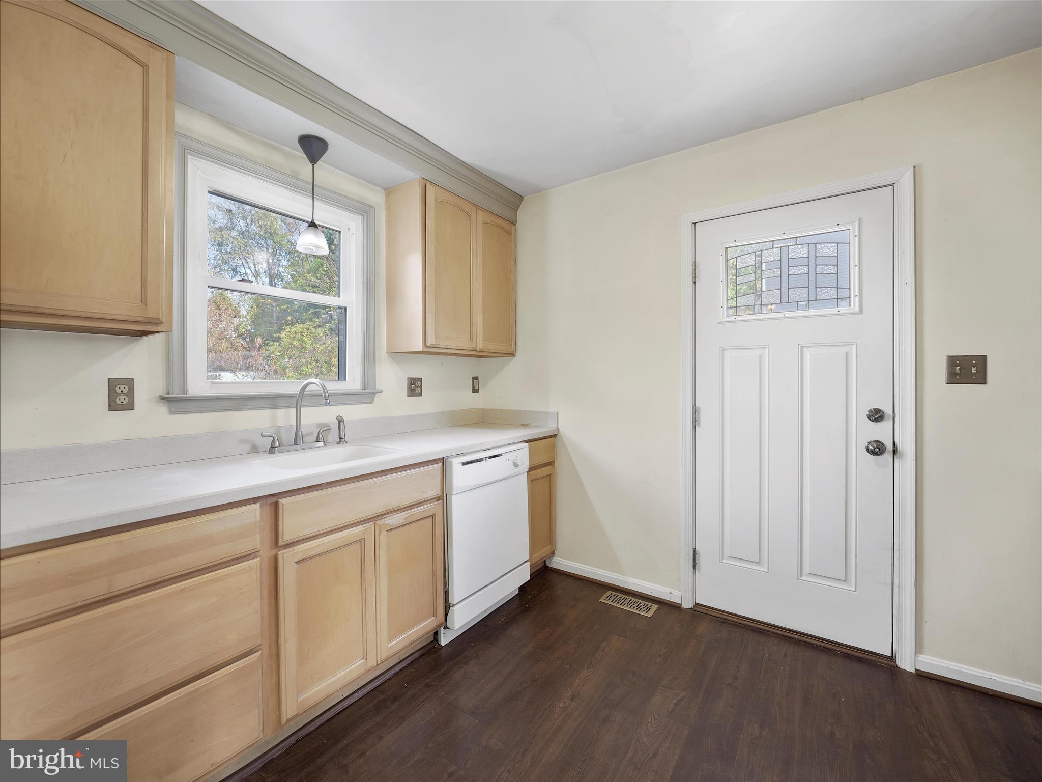 WHISPERING HILLS - Residential