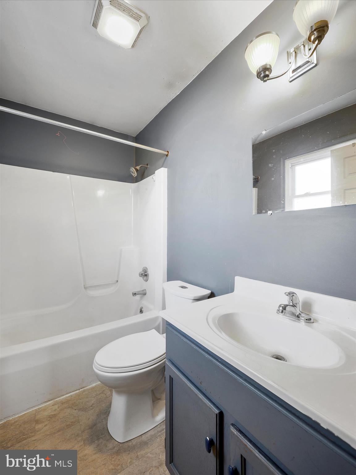 WHISPERING HILLS - Residential