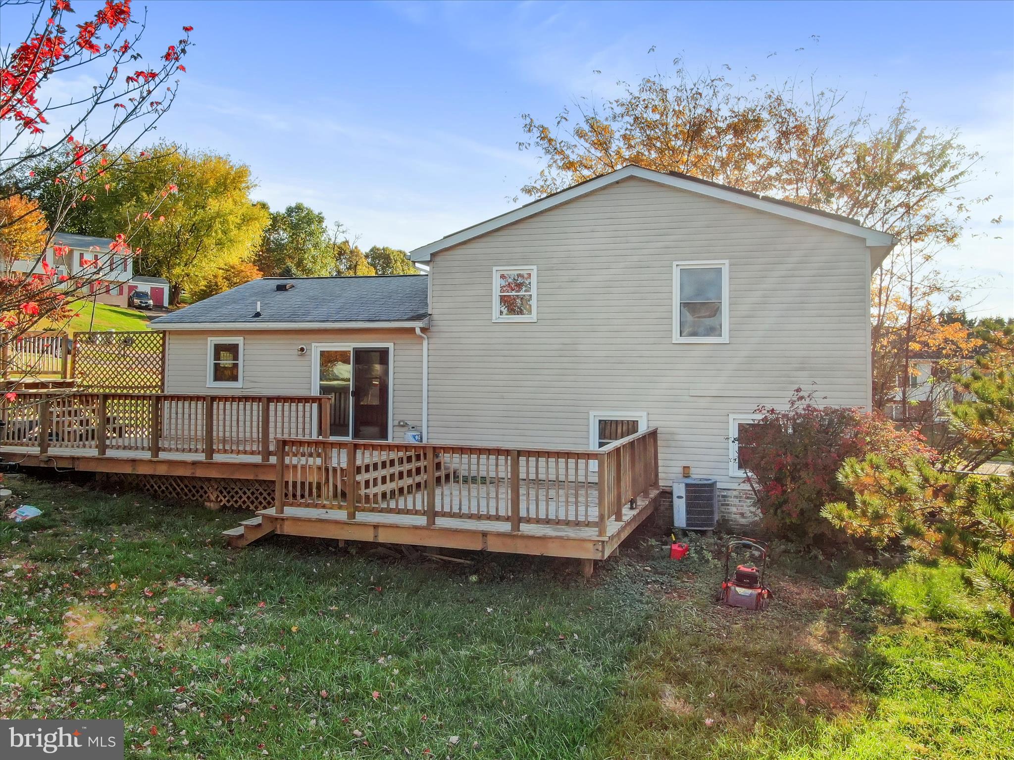 WHISPERING HILLS - Residential