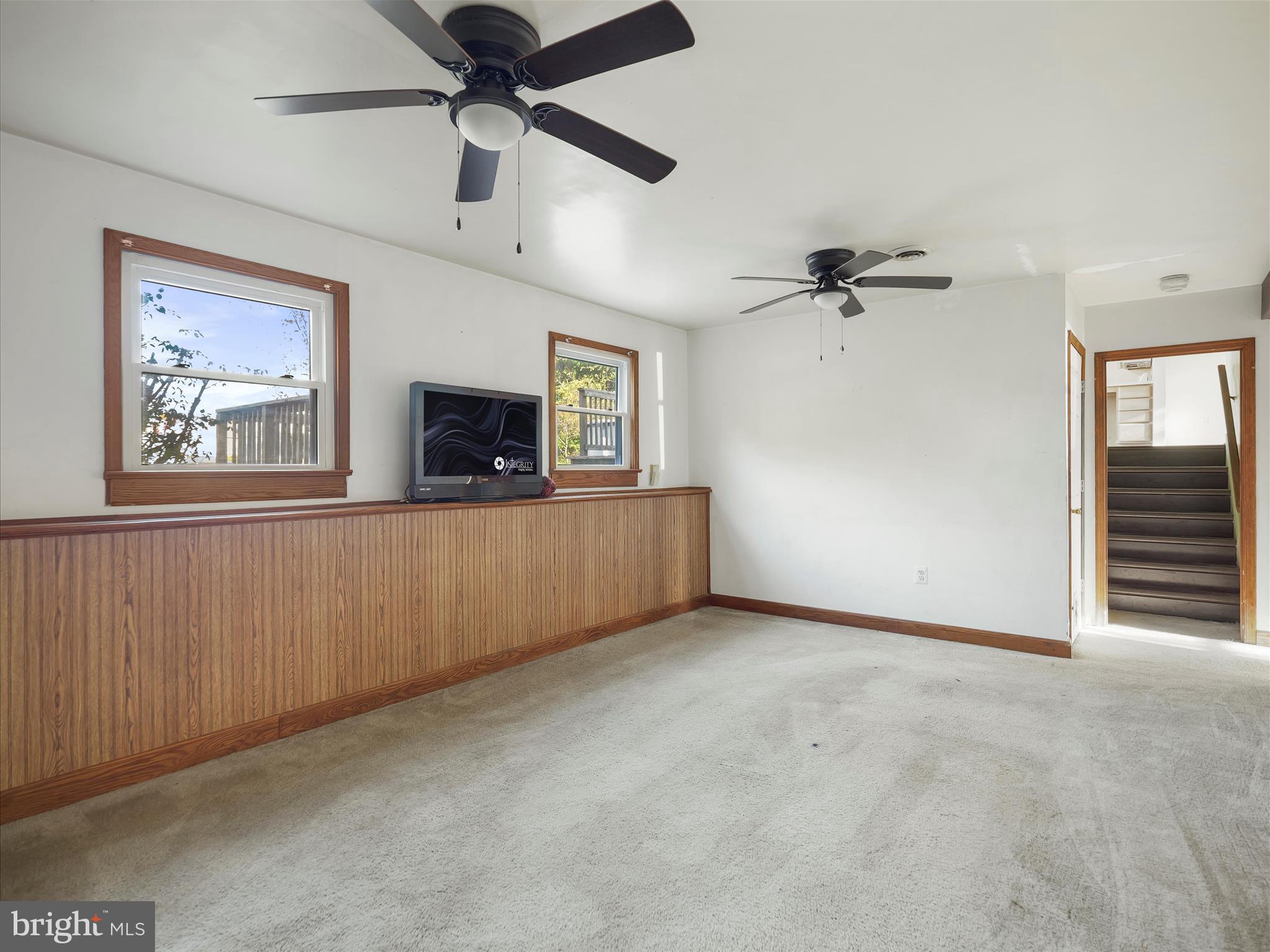 WHISPERING HILLS - Residential