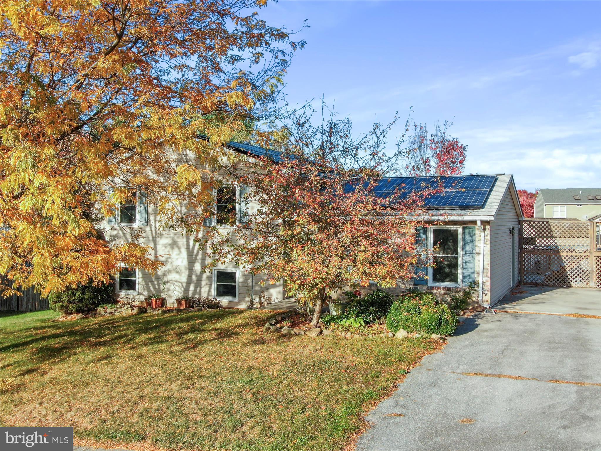 WHISPERING HILLS - Residential