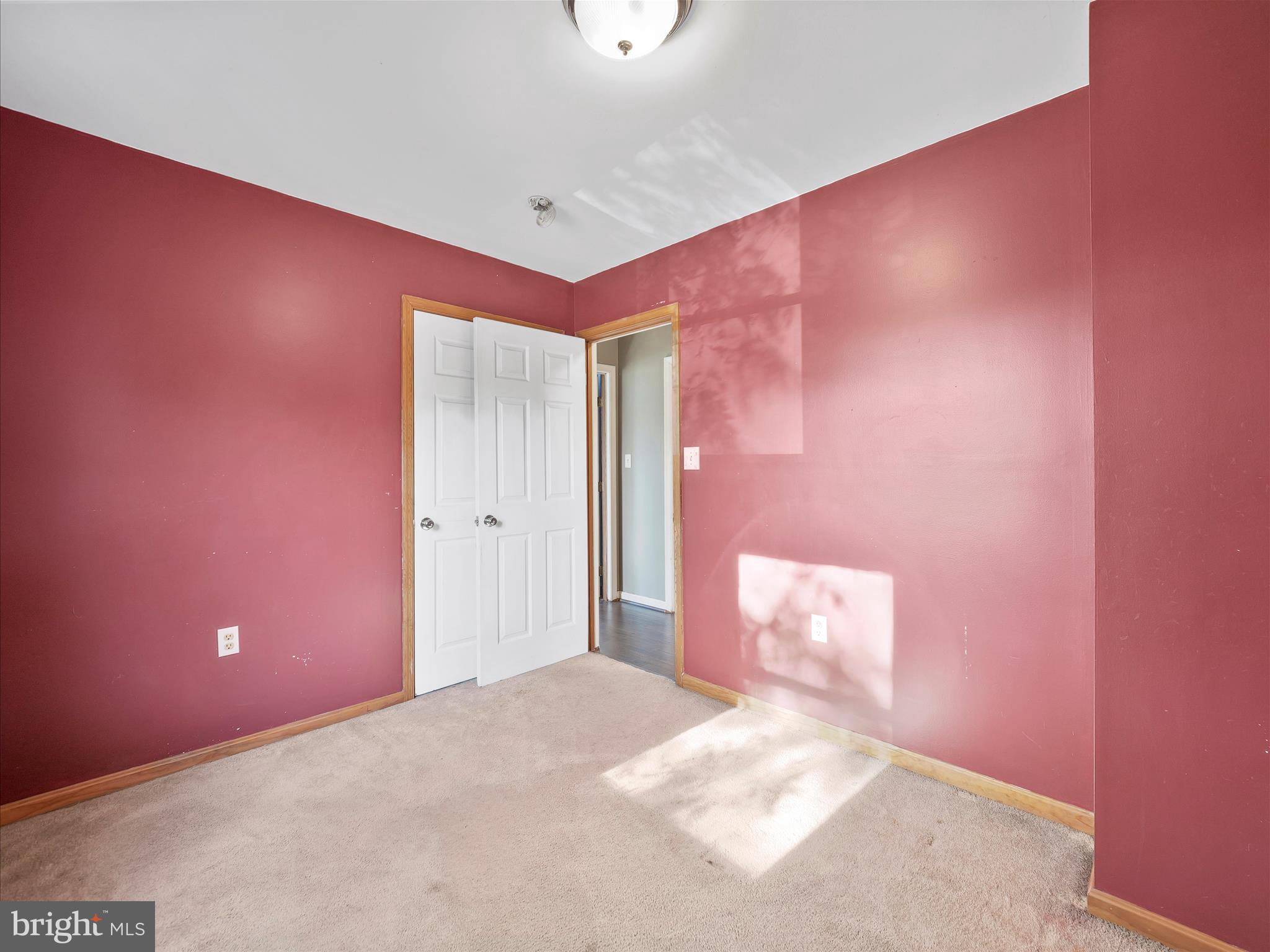 WHISPERING HILLS - Residential