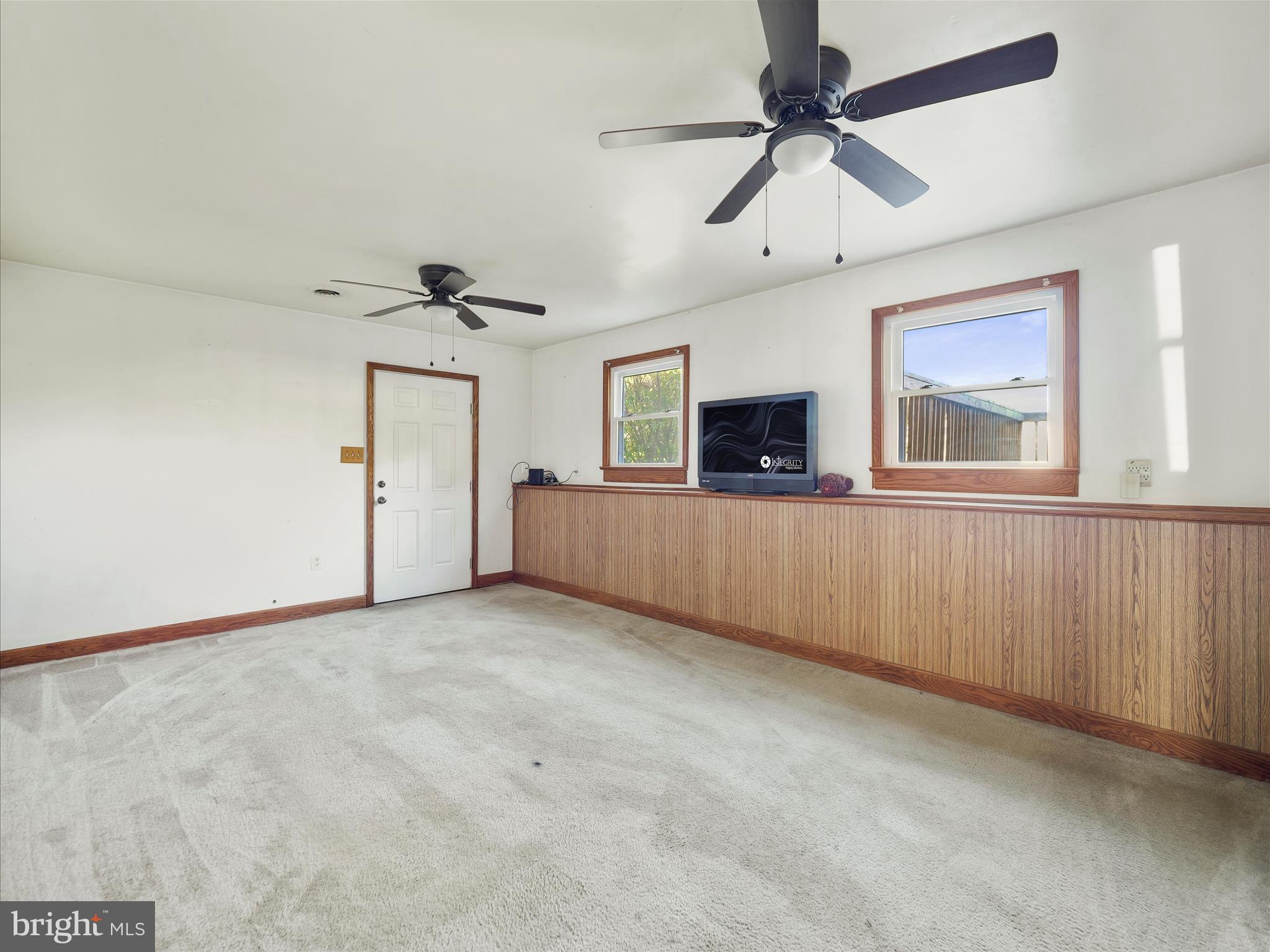 WHISPERING HILLS - Residential