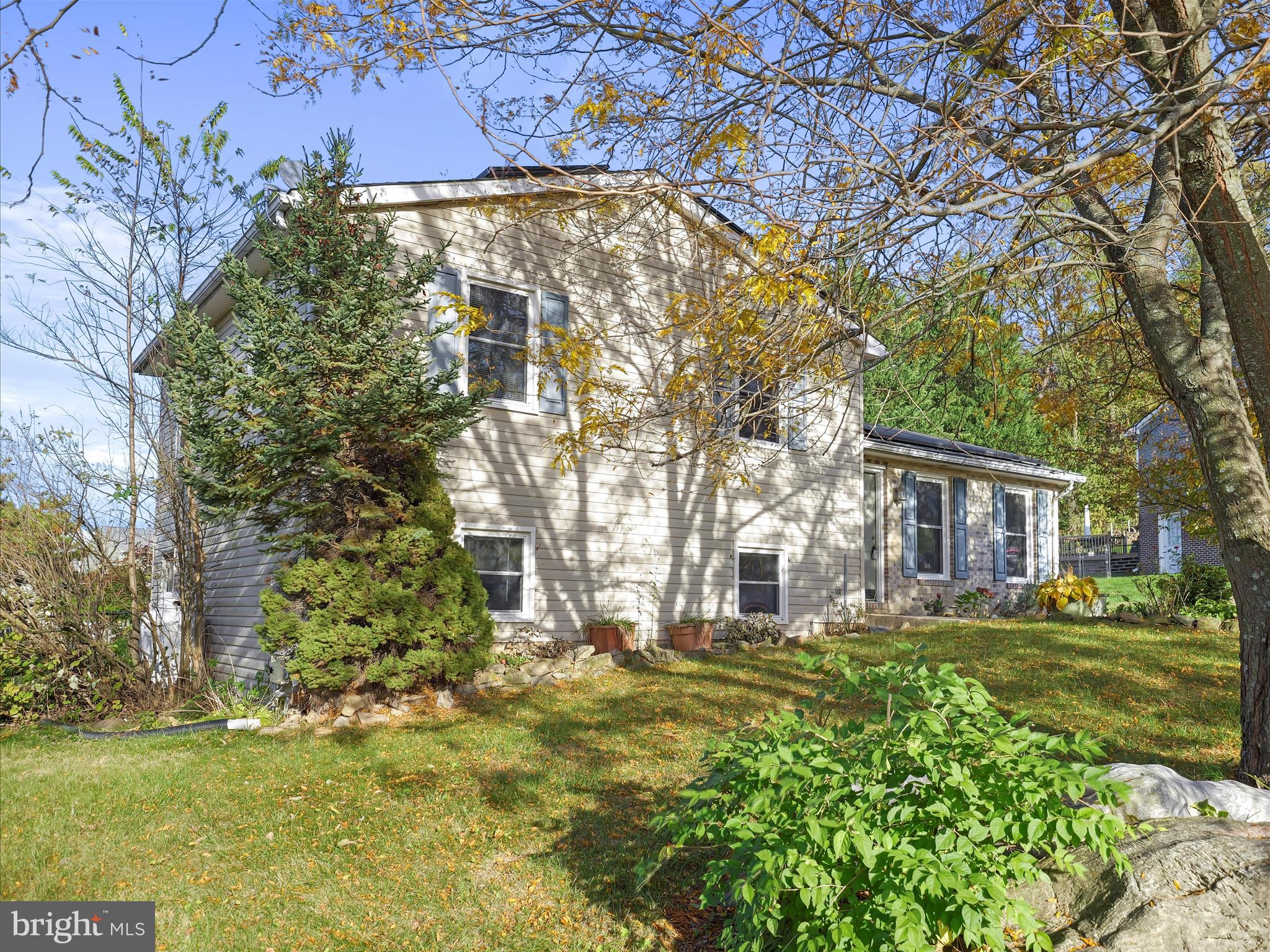 WHISPERING HILLS - Residential