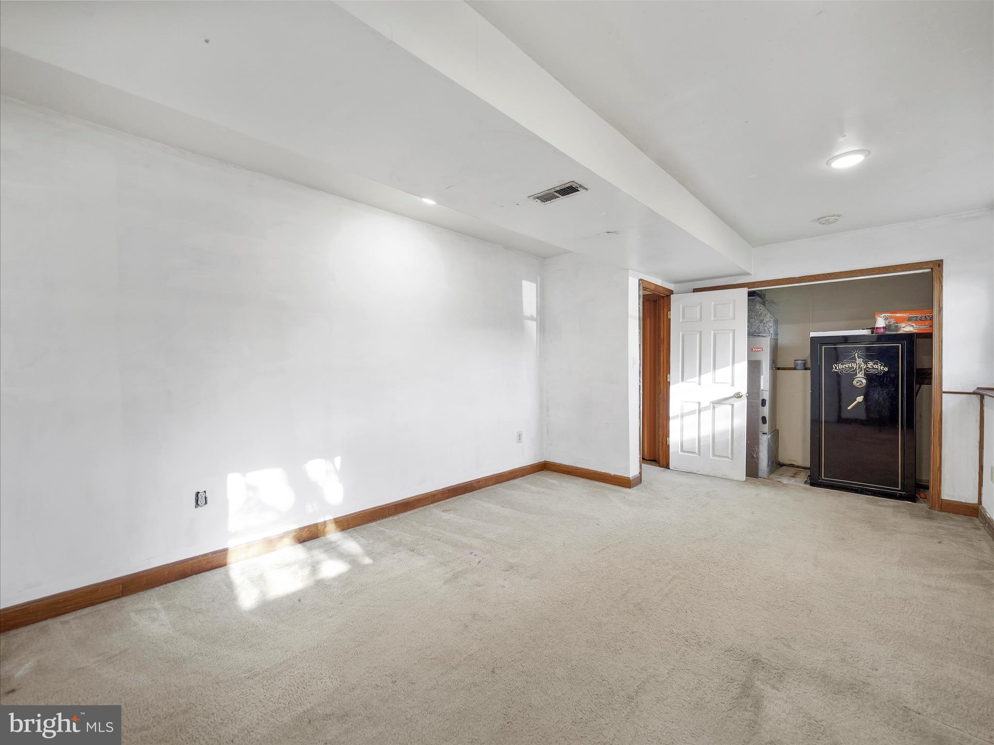 WHISPERING HILLS - Residential