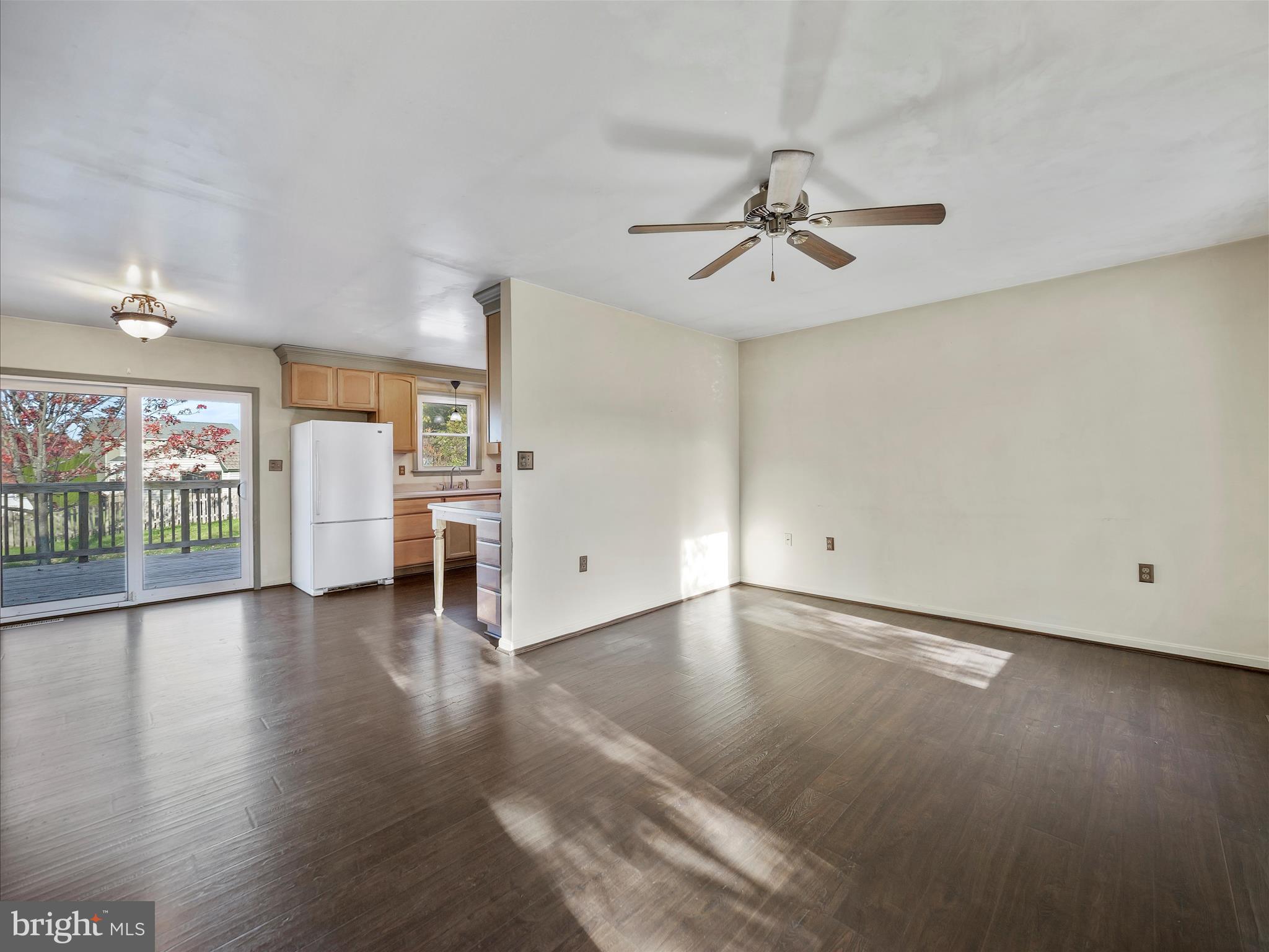 WHISPERING HILLS - Residential