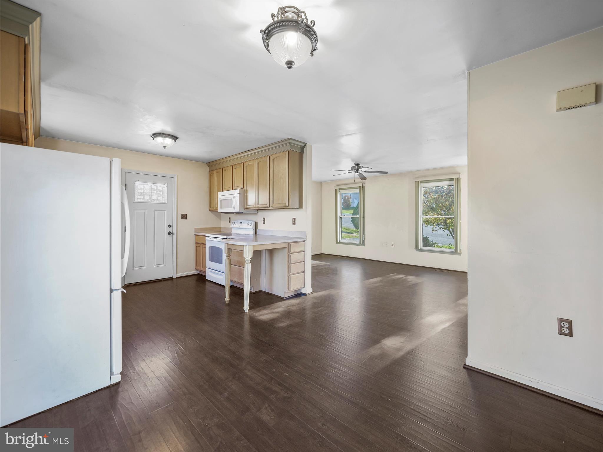 WHISPERING HILLS - Residential