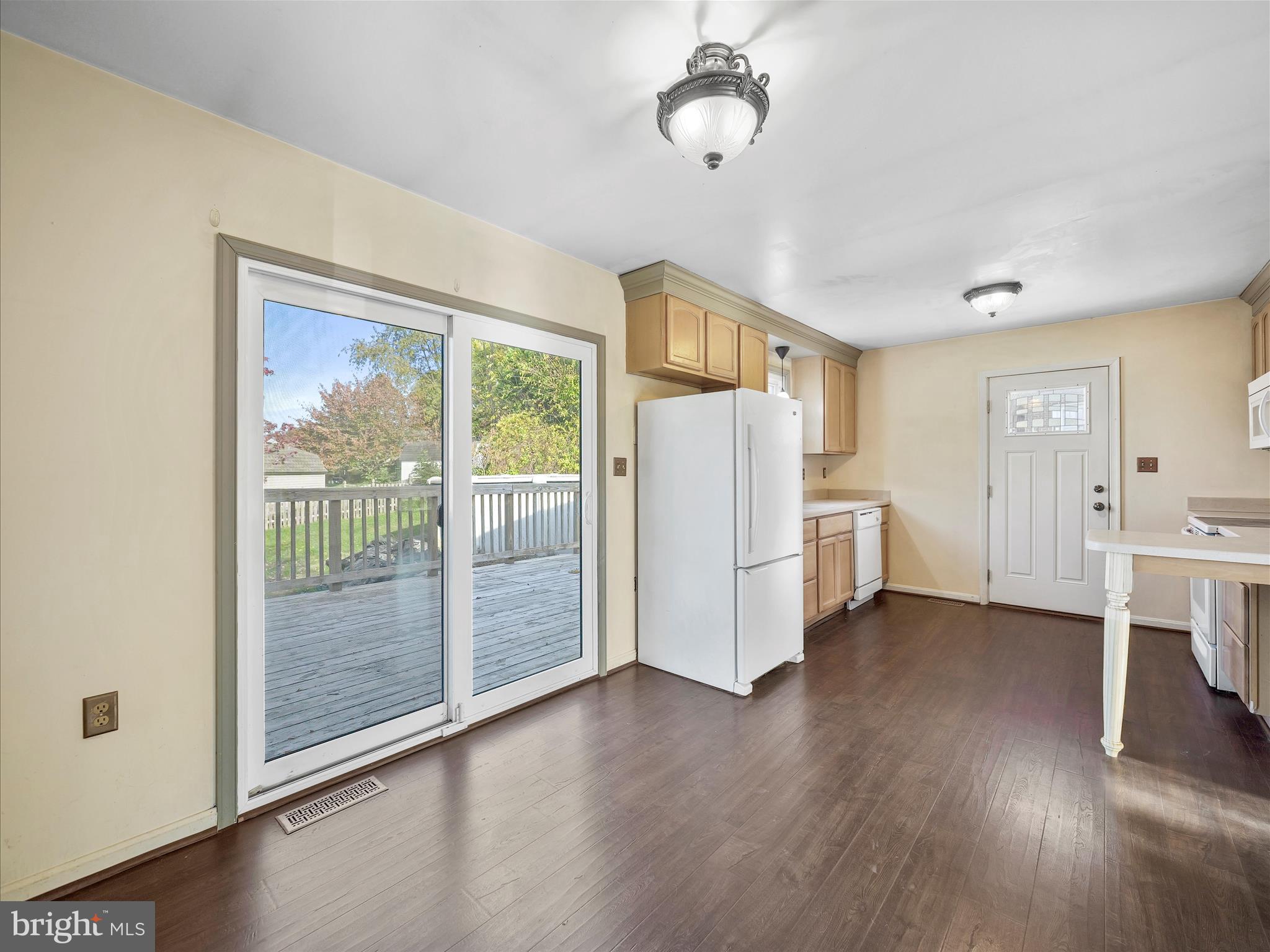 WHISPERING HILLS - Residential