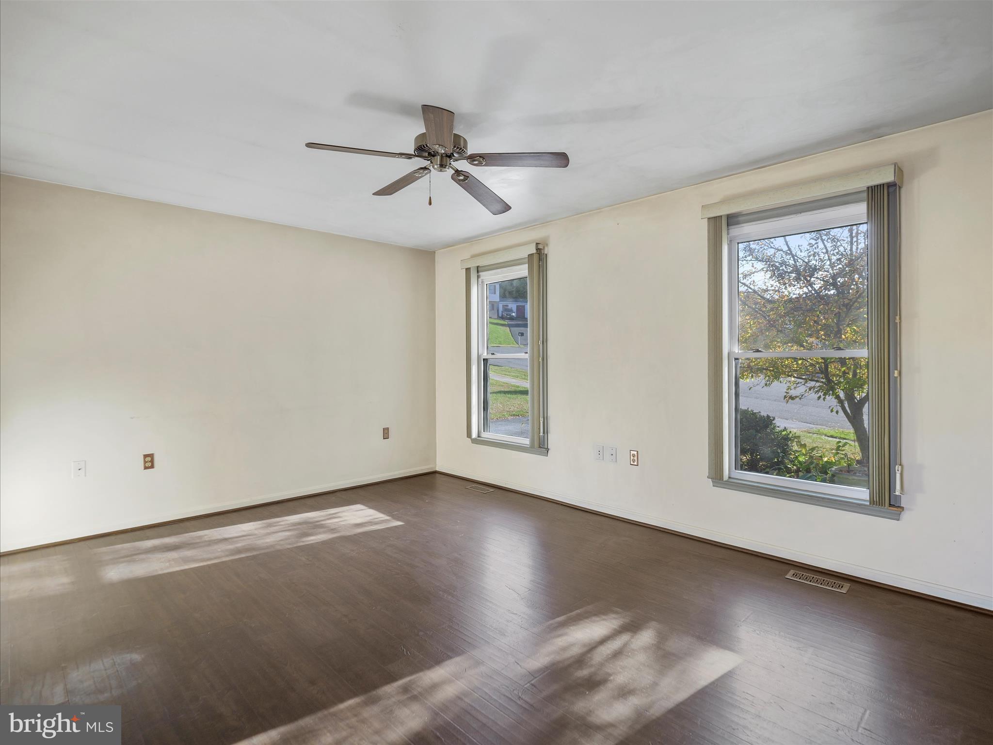 WHISPERING HILLS - Residential