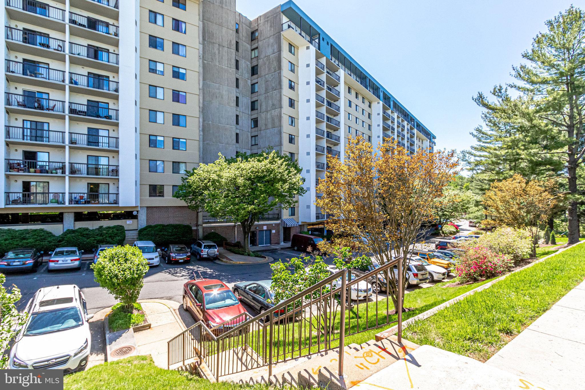 LAKESIDE PLAZA - Residential Lease